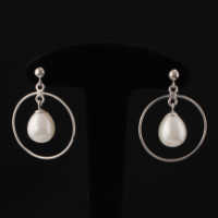 Boucle Pendante Anneau et Goutte Nacrée Blanche