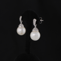 Boucles pendantes éventail clous perles blanches & oxyde zirconium