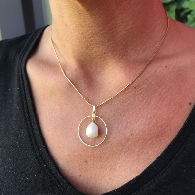 Collier Chaîne Saturne et Perle Suspendue