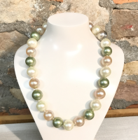 Collier chic et glamour en Perles vert et ambré nacré