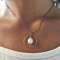 Collier Chaîne Saturne et Perle Suspendue