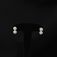 Boucles d'oreilles clous double perle blanches nacrées