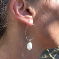 Boucle Créole et Perle Oeuf Blanche