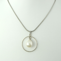 Collier Chaîne Saturne et Perle Suspendue